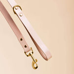 Leather dog leash in blush.